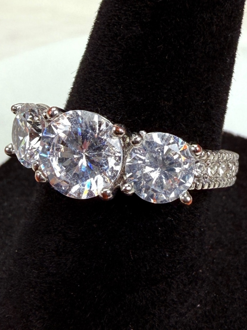 Elegant Silvertone three stone size 6 Band Ring